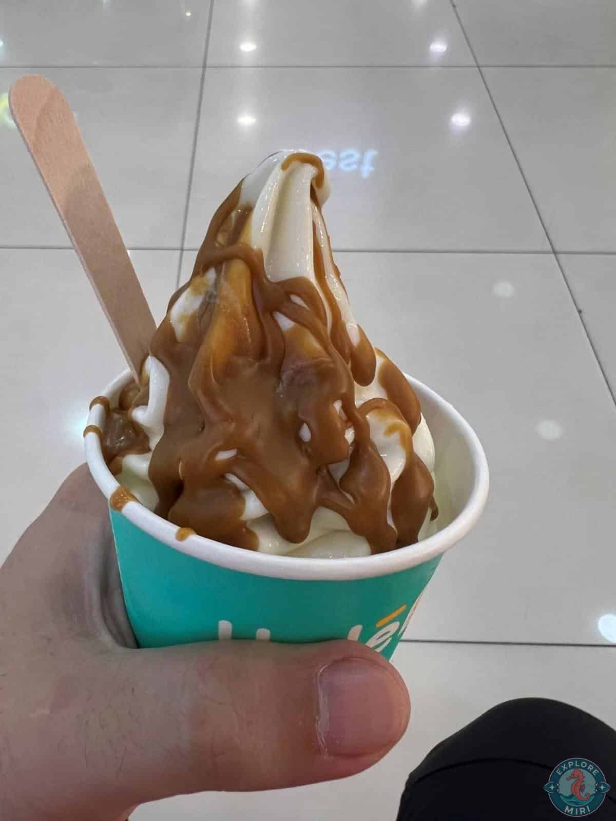 Froyo cup with the Biscoff sauce