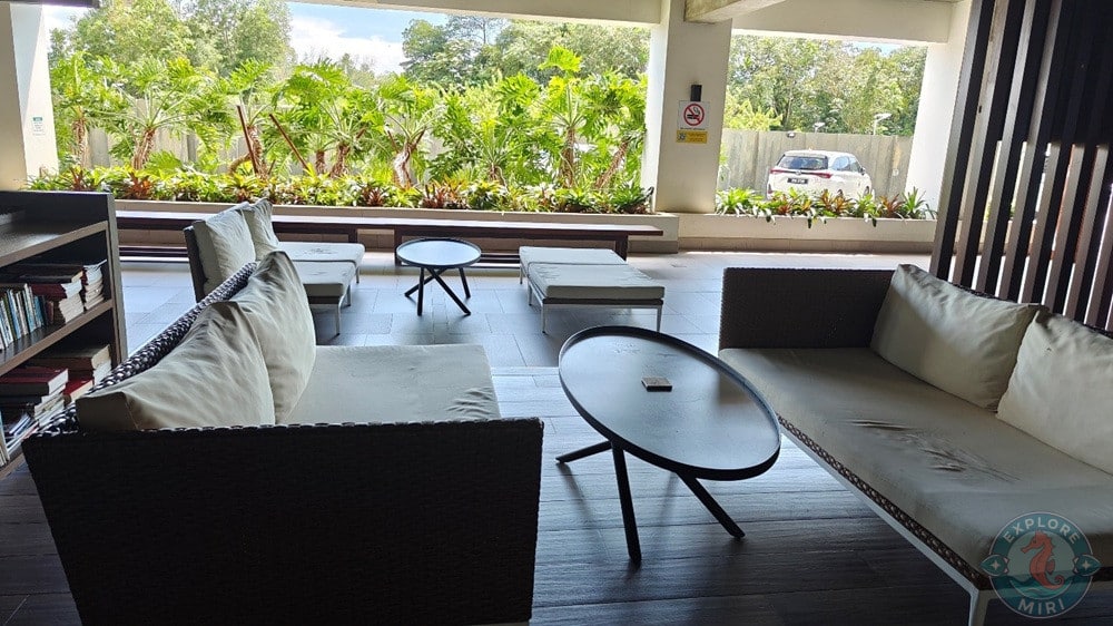 Jinhold Hotel Miri Library