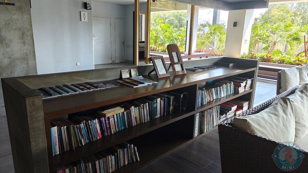 Jinhold Hotel Miri Library