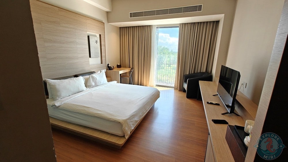 Jinhold Hotel Miri Standard Room Entrance View