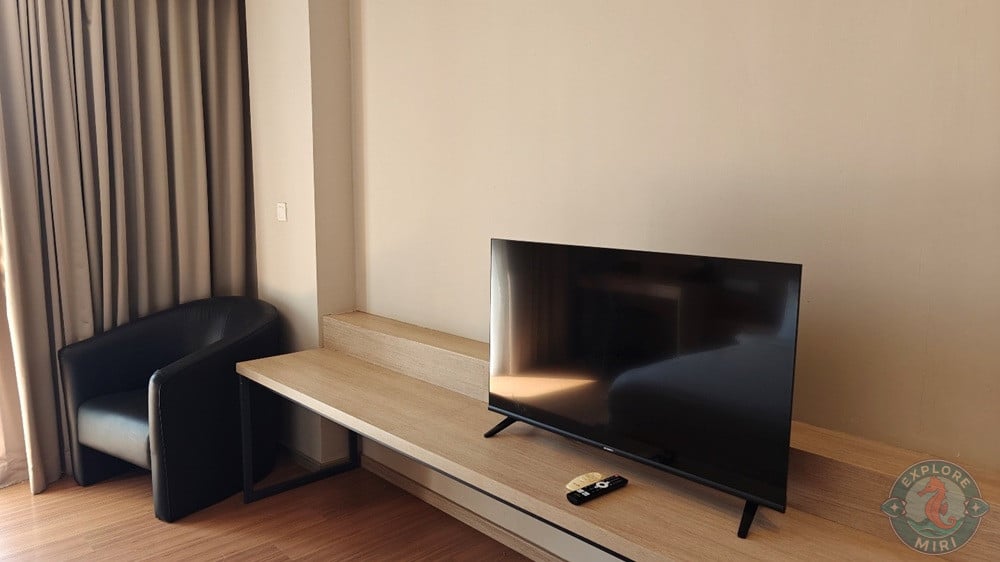 Jinhold Hotel Miri Standard Room Modern Floating TV Stand with Sofa