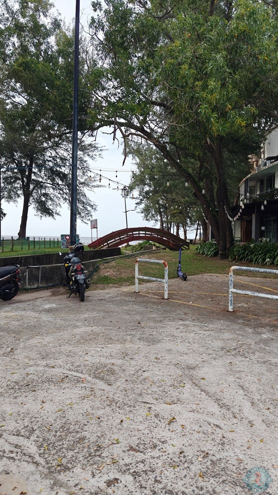 Tanjong Lobang Beach Lovers Bridge