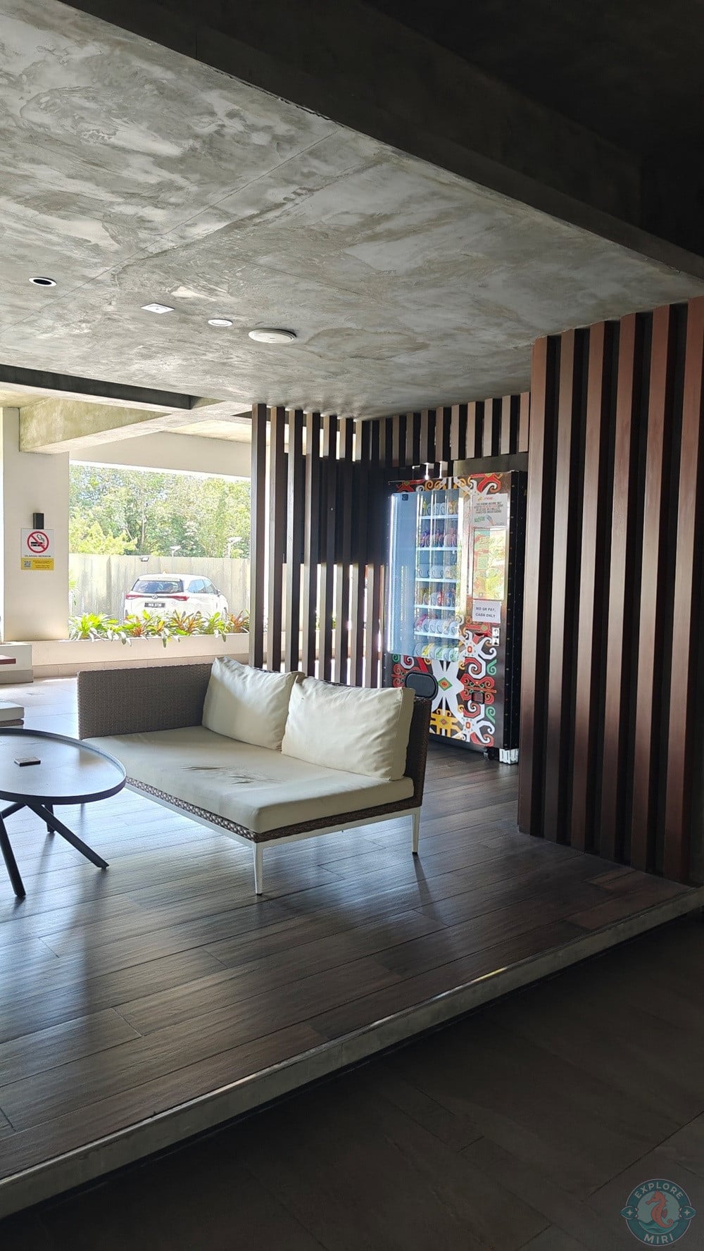 Jinhold Hotel Miri Library