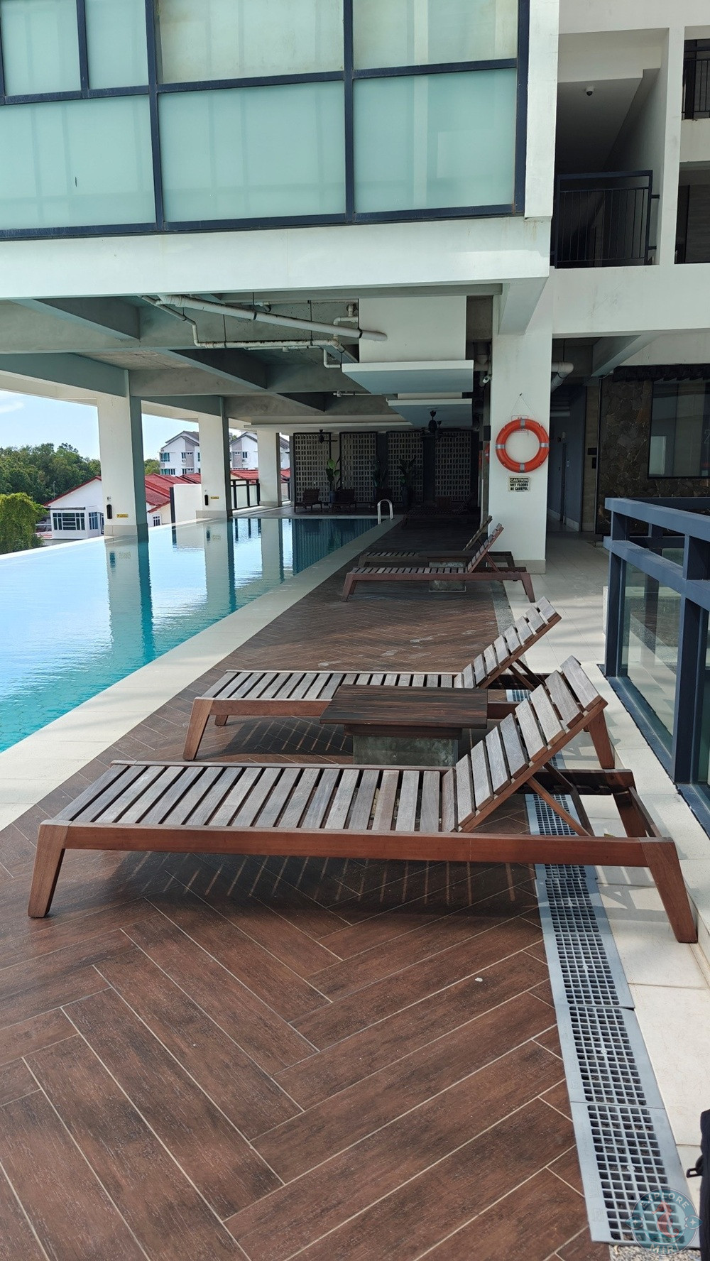 Jinhold Hotel Miri Poolside Lounge Chairs 5