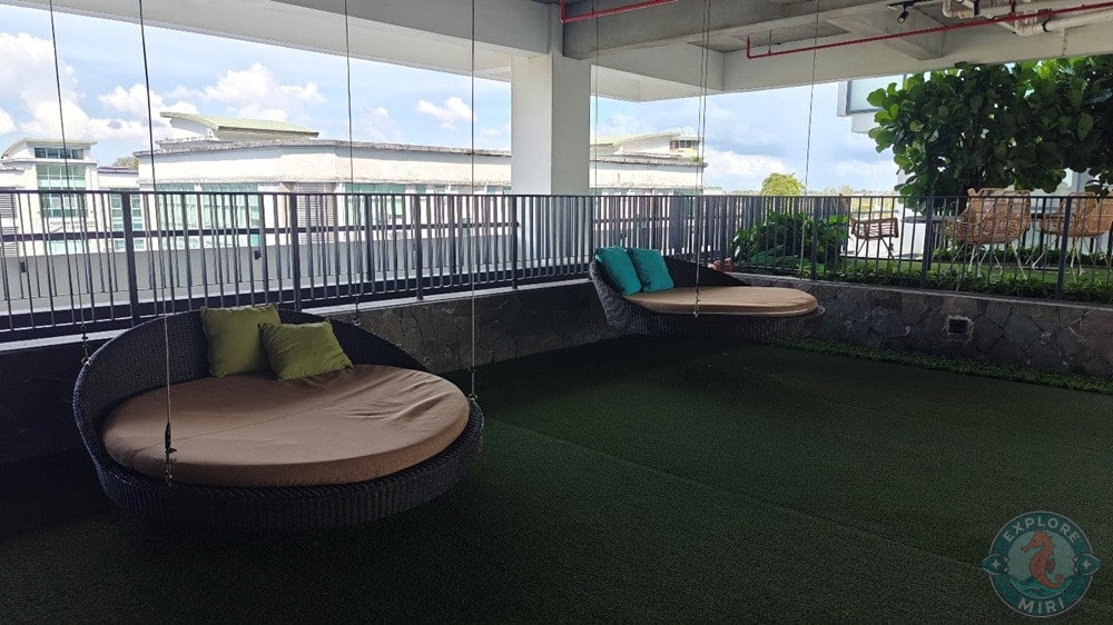 Jinhold Hotel Miri Poolside Swing Beds 16