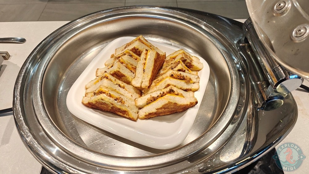 Jinhold Hotel Miri Restaurant Mak Breakfast Buffet French Toast 5