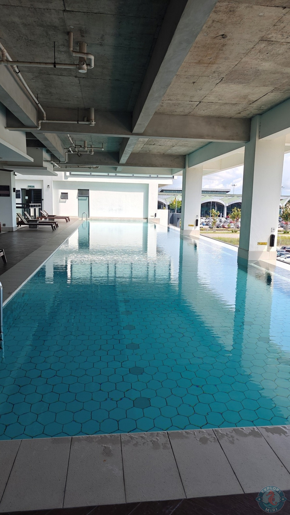 Jinhold Hotel Miri Shaded Swimming Pool Area 10