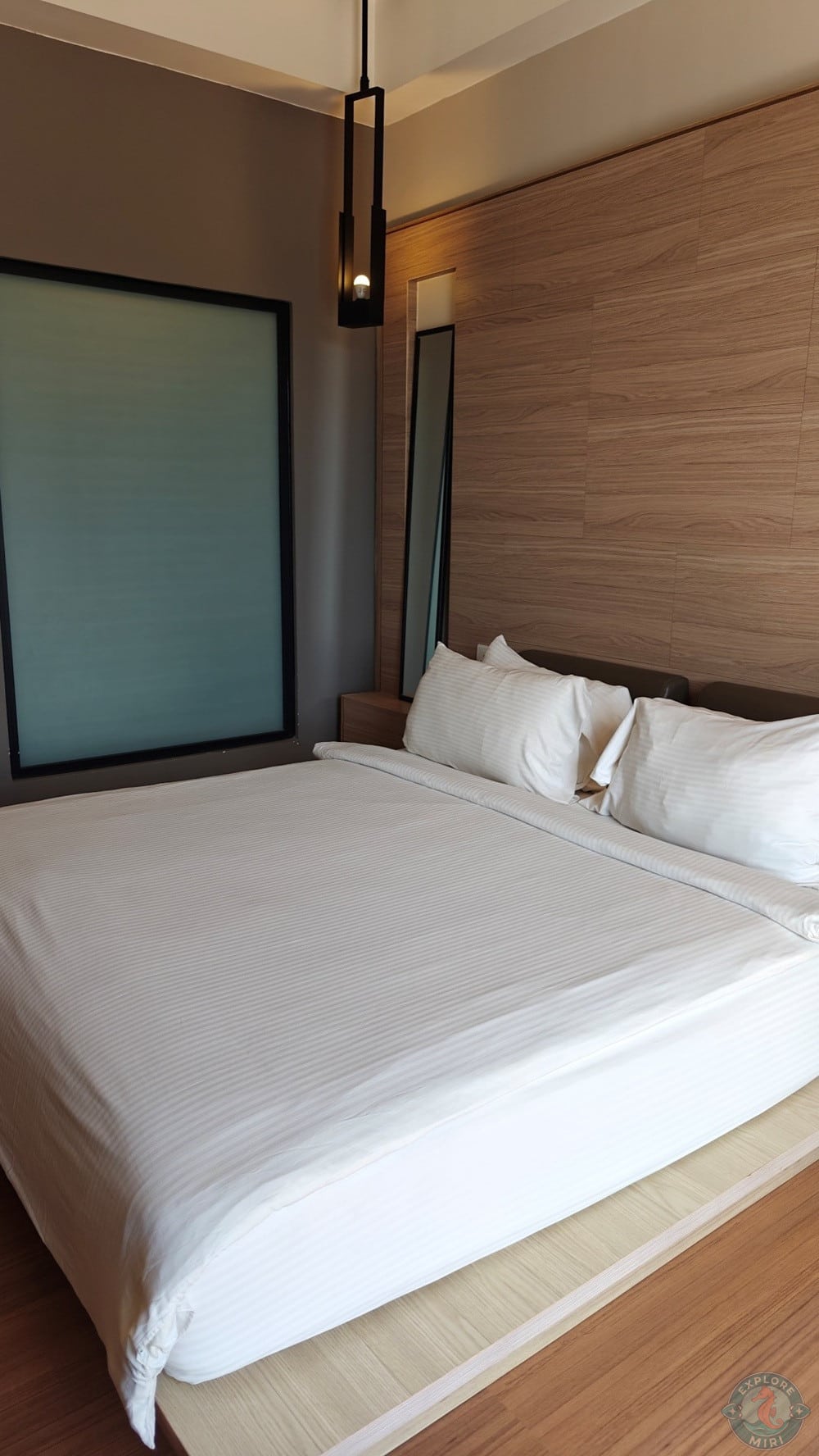 Jinhold Hotel Miri Standard Room King Size Bed