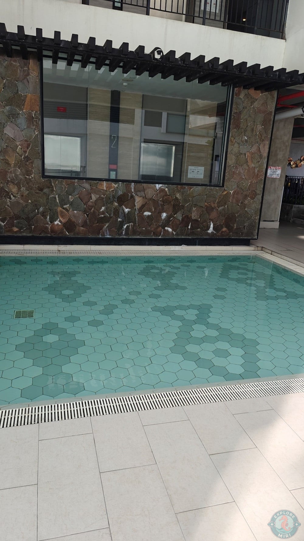 Jinhold Hotel Miri Swimming Pool for Kids 8