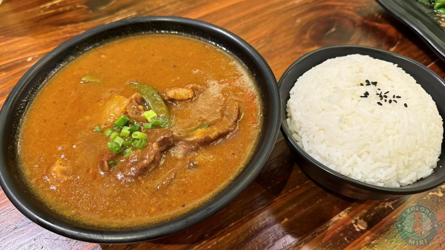 curry beef along with white rice