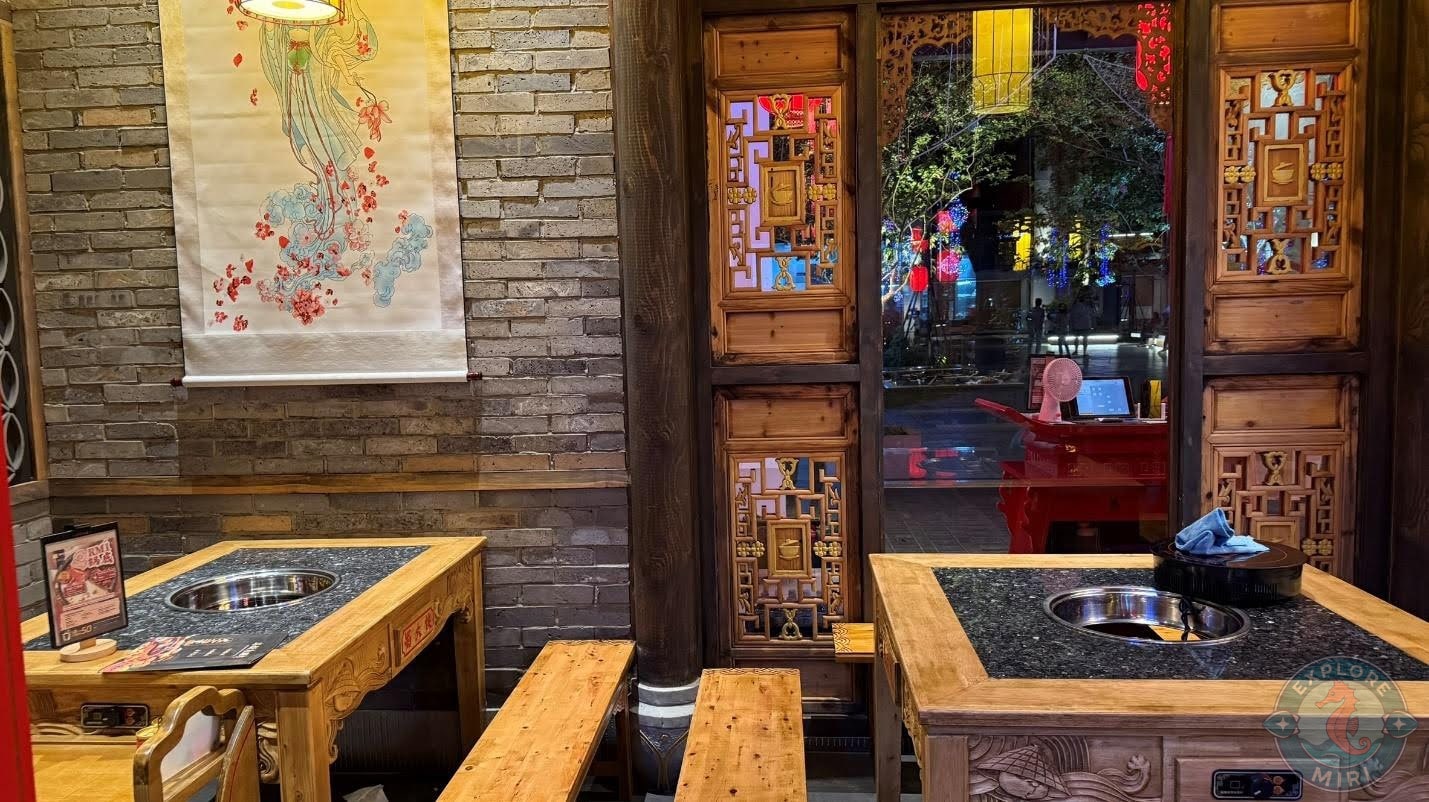 interior was vibrant in traditional Chinese colours