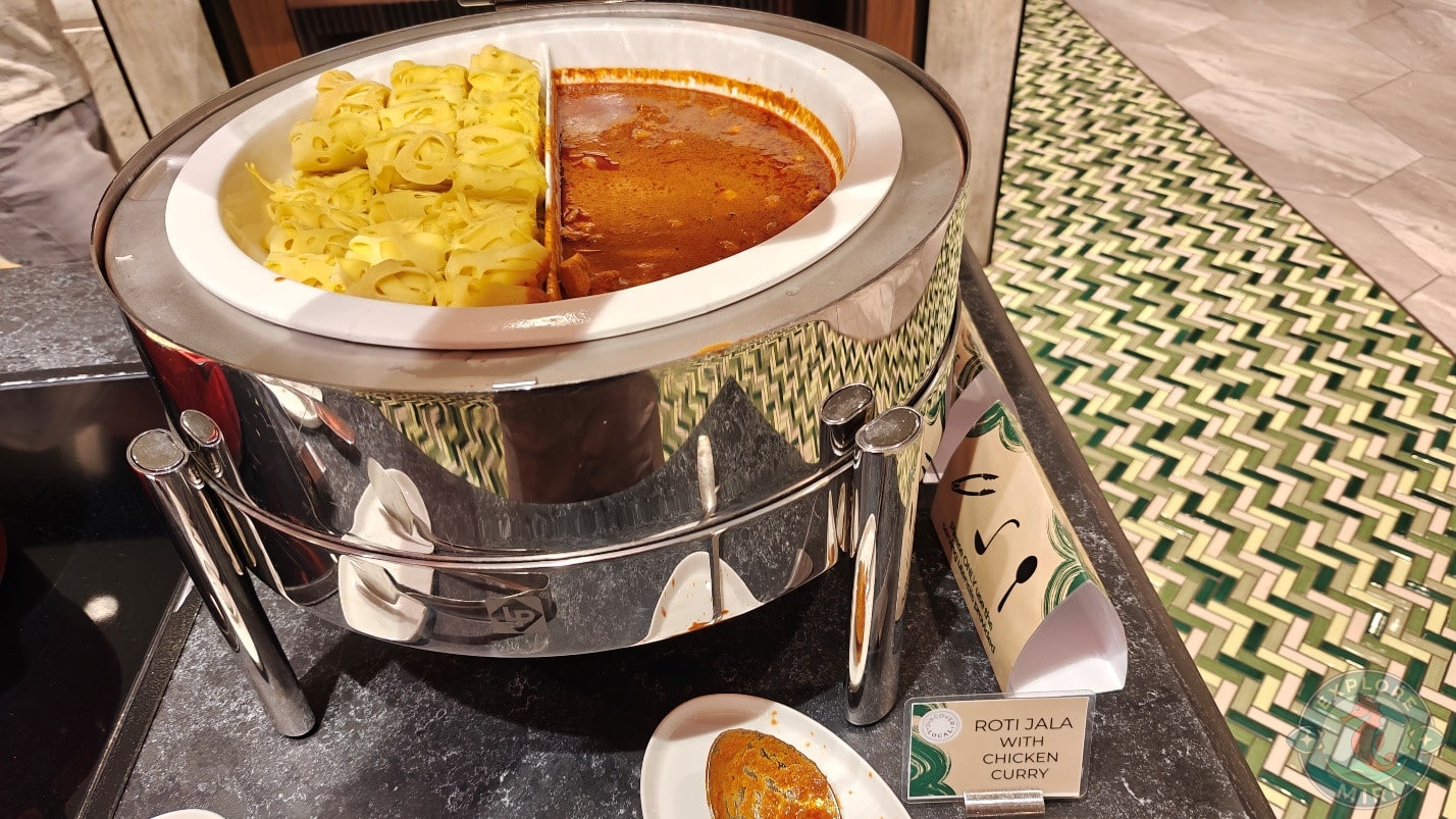 chicken curry with roti jala