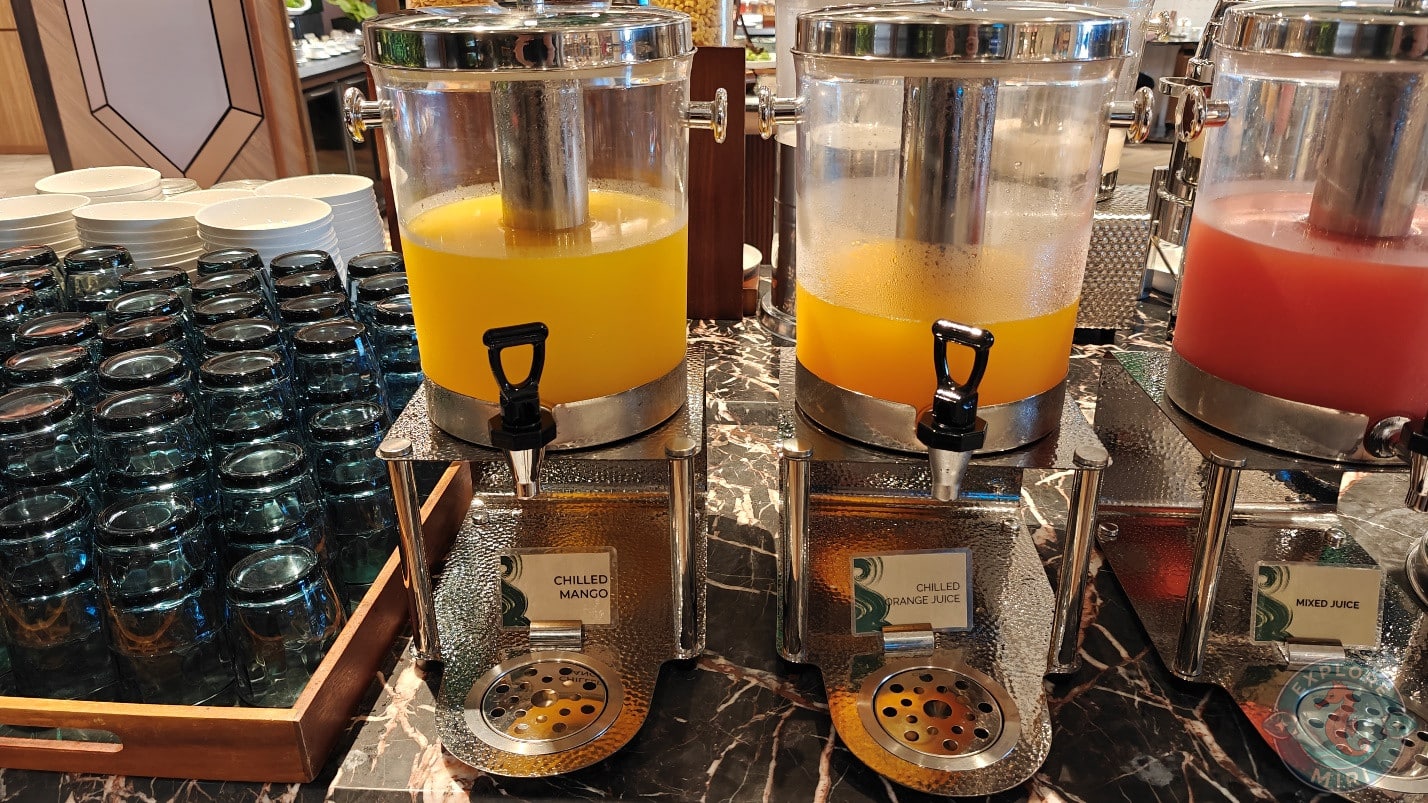 chilled mango juice