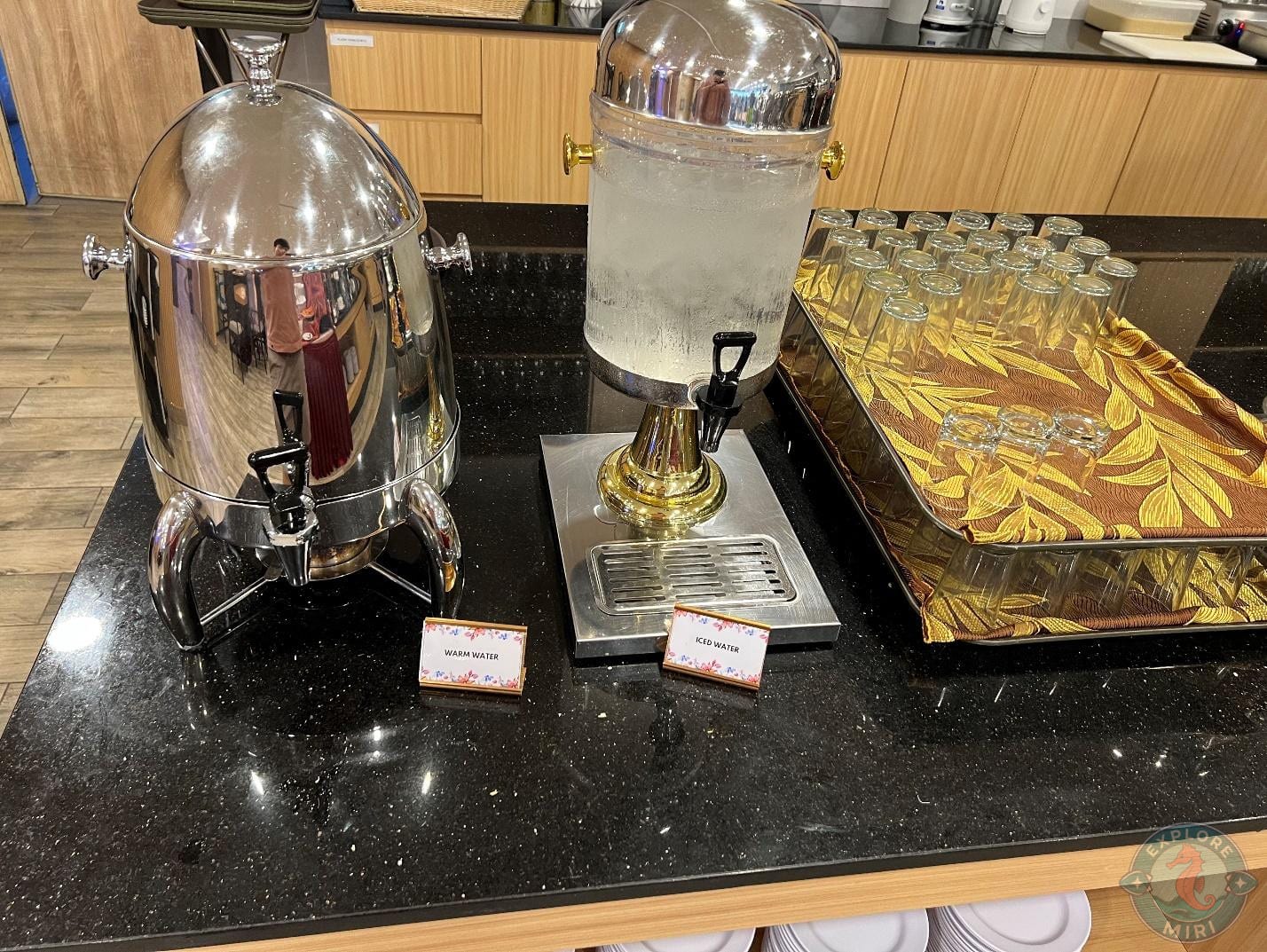 hot tea next to an iced lemonade