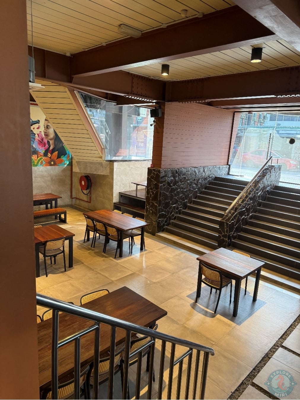 layout was simple and there were two floors for sitting