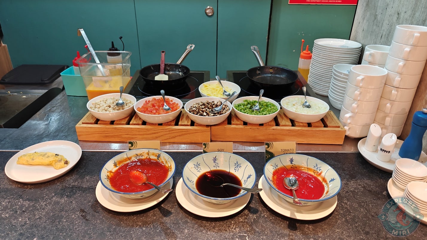 live counter for eggs and omelettes had different vegetables