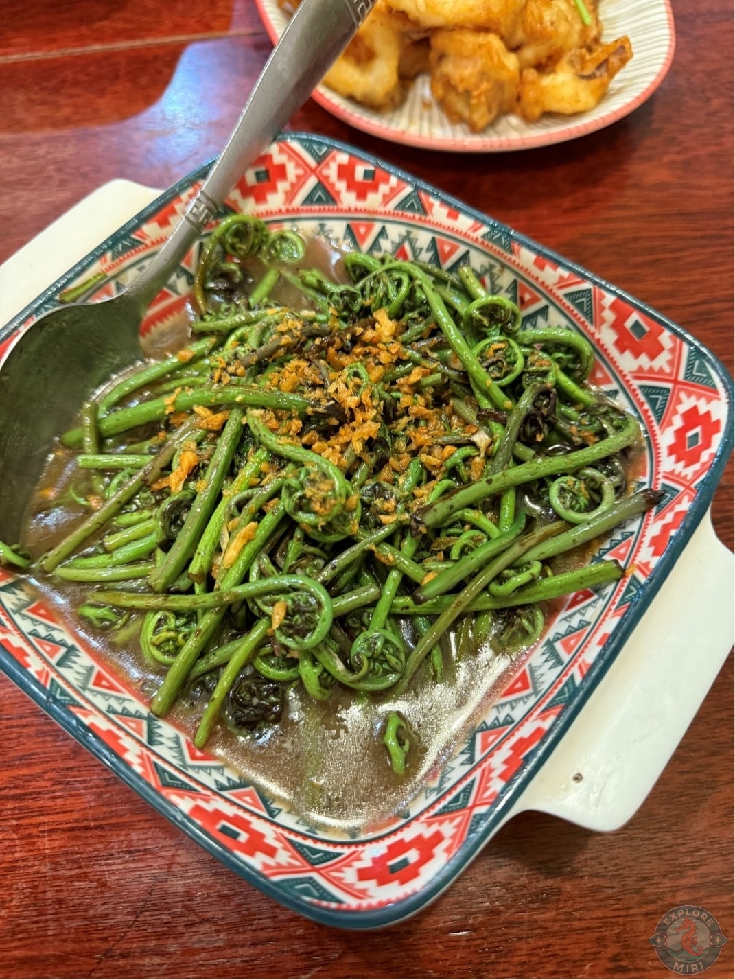 midin with fried garlic toppings