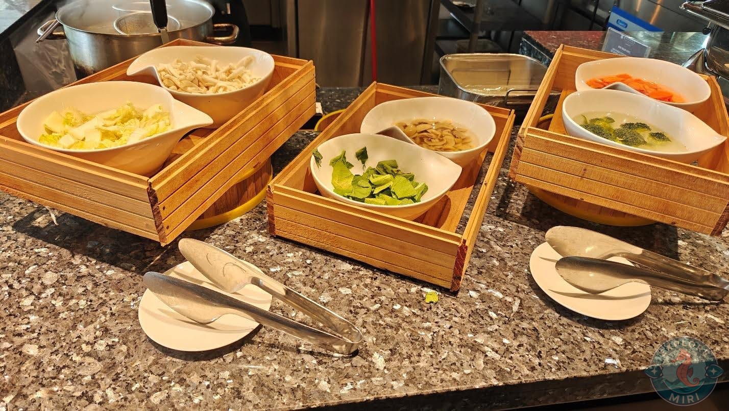 mushrooms and broccoli