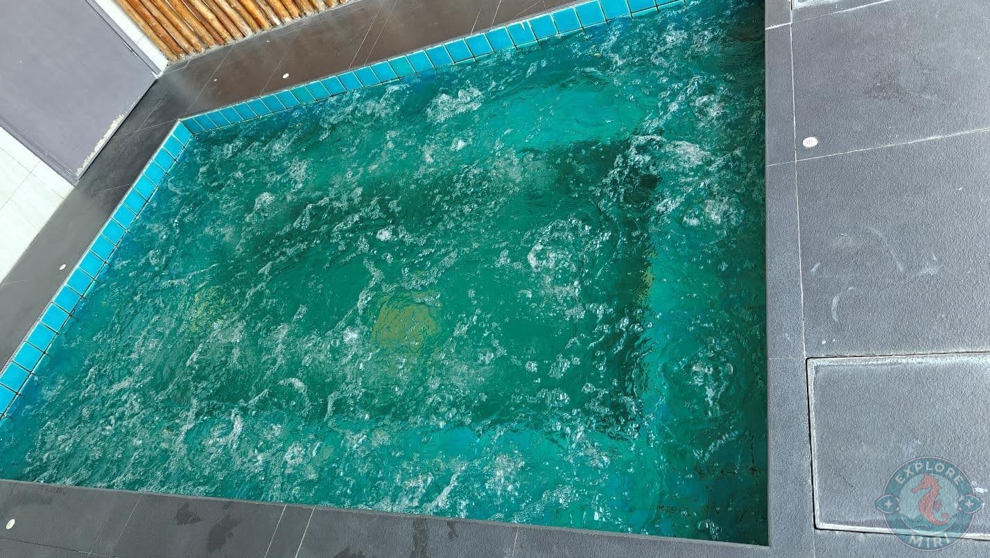 pool and Jacuzzi were both empty