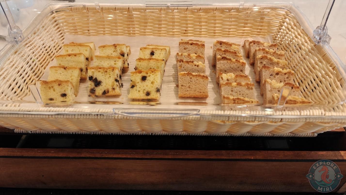 two flavors of tea cake