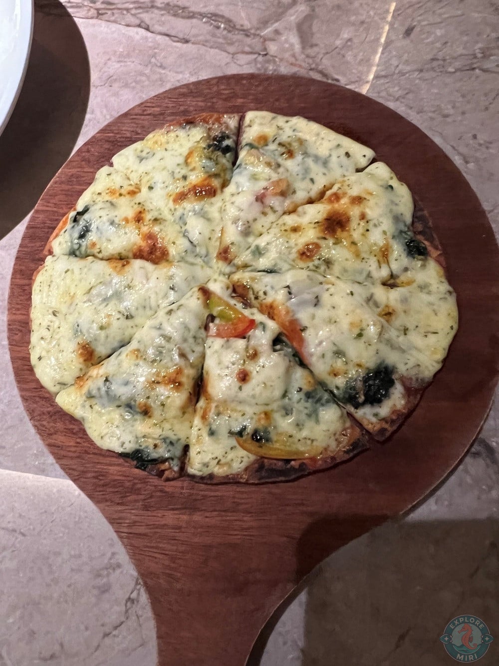 Barnyard 68 Restaurant Bar Mani Vege Pizza 3