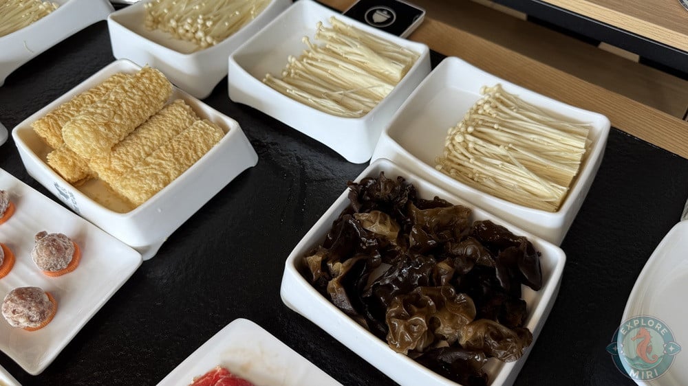 Chan Kou Xian Hotpot Miri Golden Mushroom Black Fungus Bell Roll Pork Ball 12