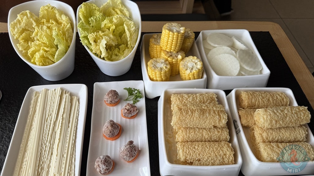 Chan Kou Xian Hotpot Miri Pork Ball Sweet Corn White Radish Slice Bell Roll Chinese Cabbage Shaved Noodles 10