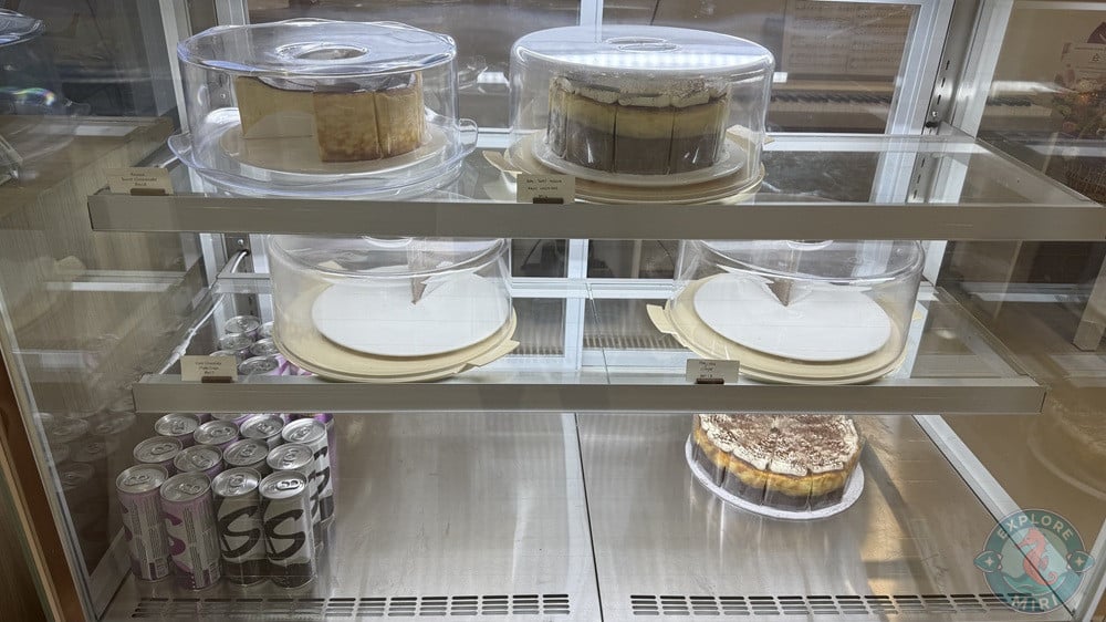 Crème Studio Miri Cake of the Day Display Fridge 10