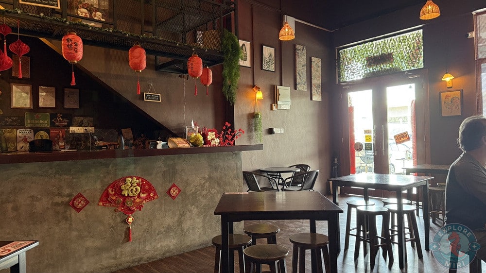 Flavo Cafe Rumah Dayak Miri Floor Seating 2